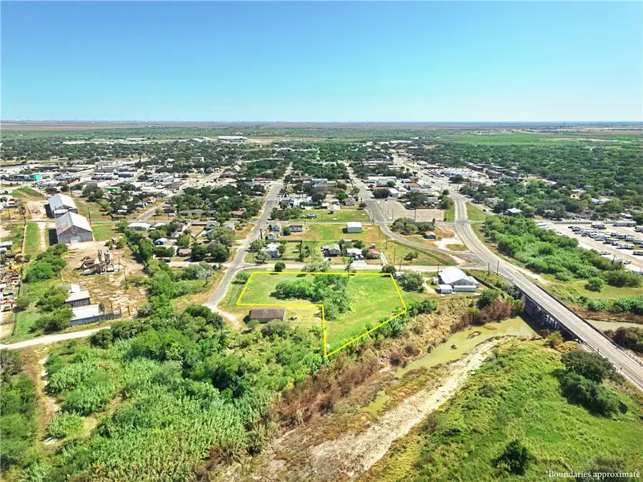 416 N Archer Avenue, Sinton, TX 78387 - #3