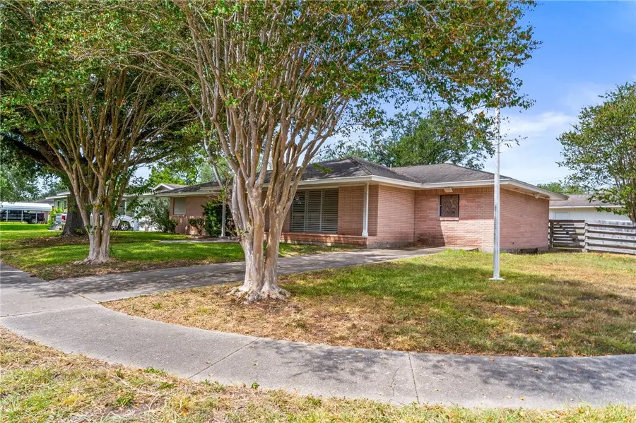 300 Hackberry Street, Sinton, TX 78387 - #2