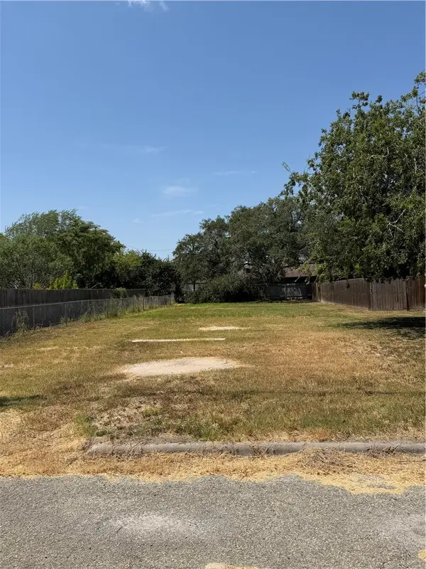 720 Avenue G, Sinton, TX 78387