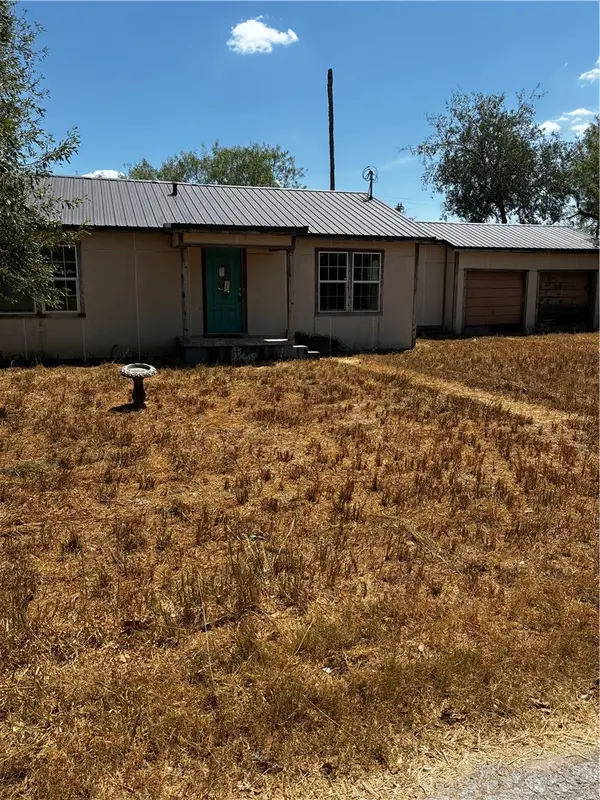 104 E Magnolia, Falfurrias, TX 78355