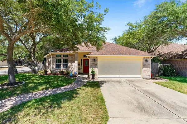 102 Plantation Drive, Rockport, TX 78382