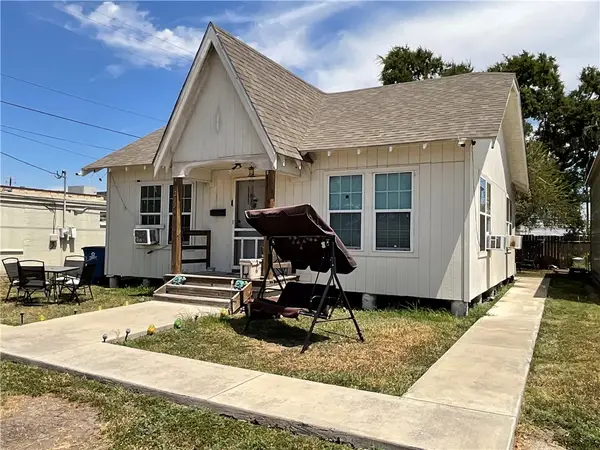 213 S Mccall Street, Sinton, TX 78387
