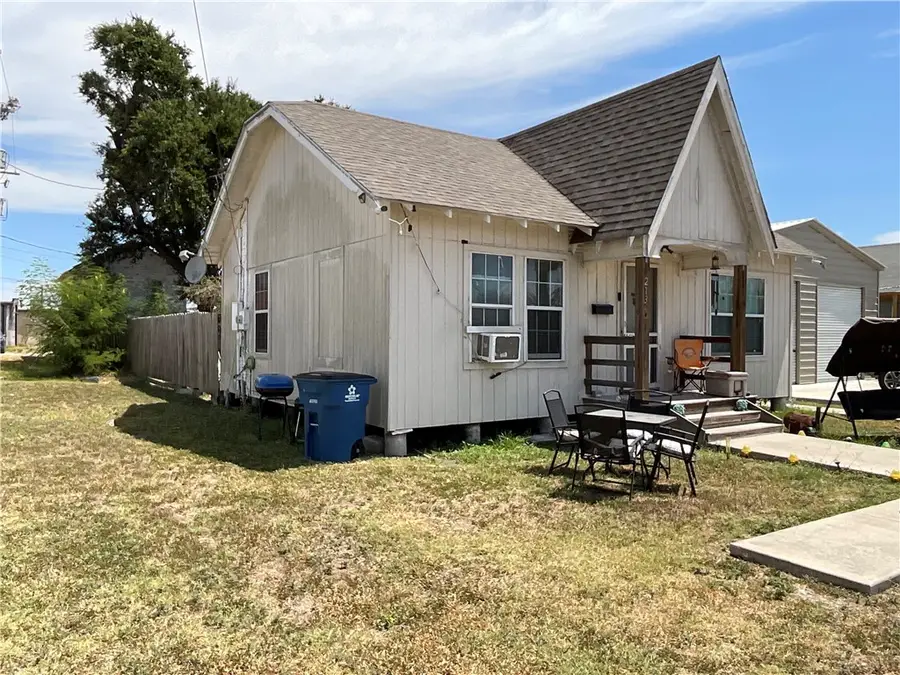 213 S Mccall Street, Sinton, TX 78387 - #2