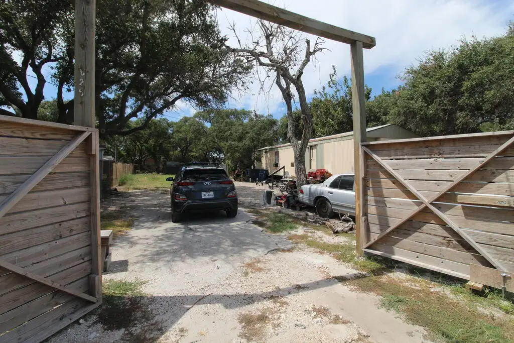 625 S Kossuth, Rockport, TX 78382 - #1