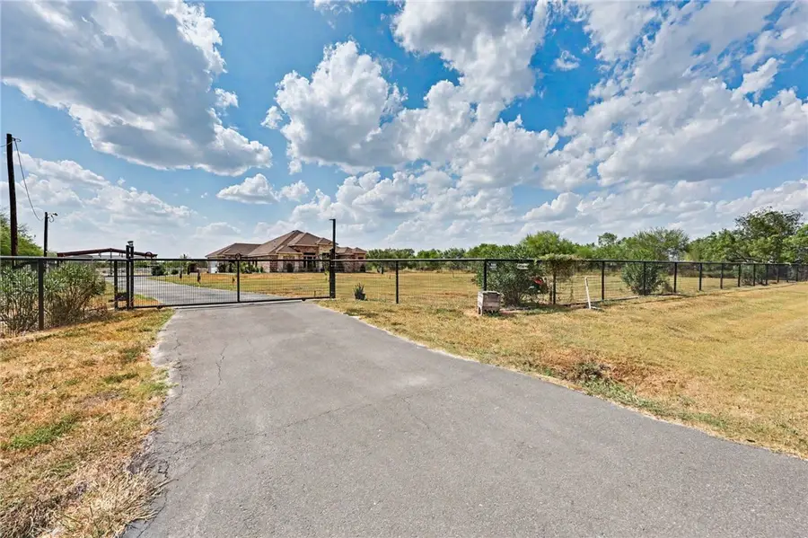 894 County Road 465, Alice, TX 78332 - #2