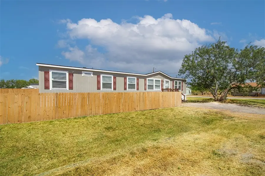 301 Industrial Street, Taft, TX 78390 - #3