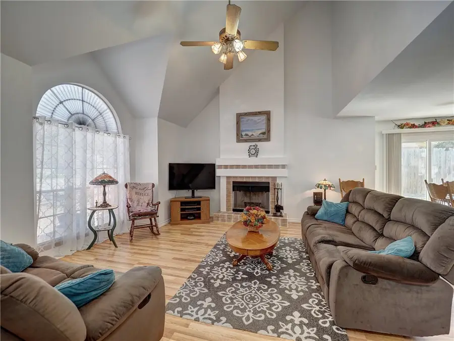 230 Winding Way, Rockport, TX 78382 - #3