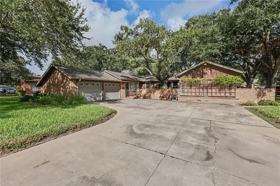 1605 Roosevelt Boulevard, Alice, TX 78332 - #2