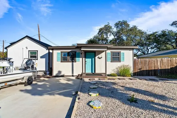504 W Liberty Street, Rockport, TX 78382
