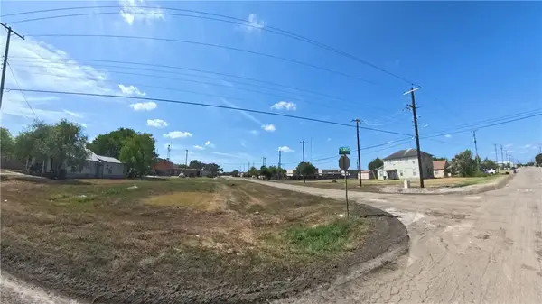 300 E Fulton Street, Sinton, TX 78387