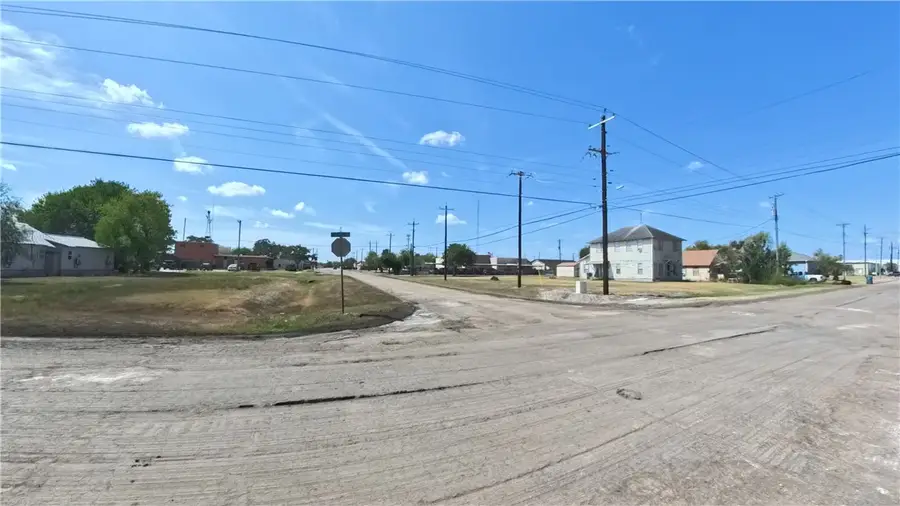 300 E Fulton Street, Sinton, TX 78387 - #2