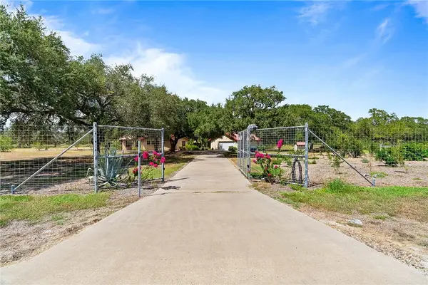 555 Silver Creek, Sinton, TX 78387
