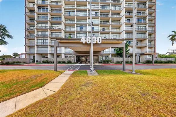 4600 Ocean Drive #104, Corpus Christi, TX 78412