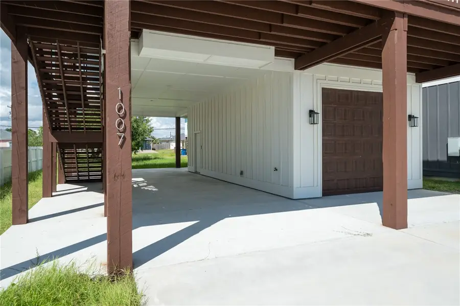 1007 S Live Oak Street, Rockport, TX 78382 - #3