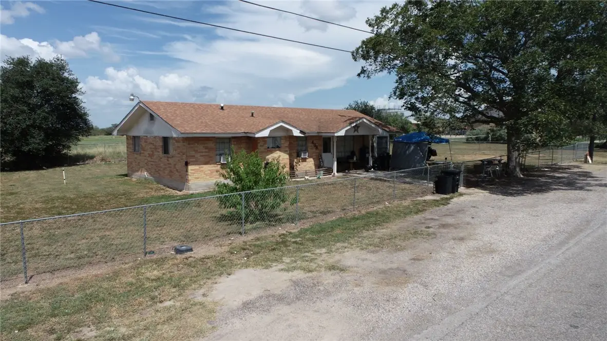 409 E St Mary Street, Skidmore, TX 78389 - #1