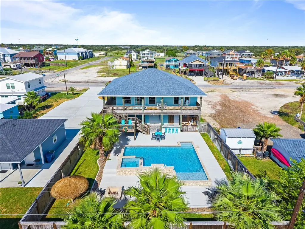 1528 S Magnolia St, Rockport, TX 78382 - #1