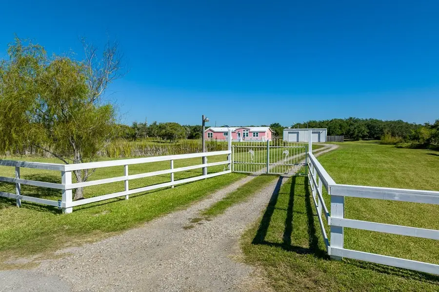 1140 W Beasley Avenue, Aransas Pass, TX 78336 - #2