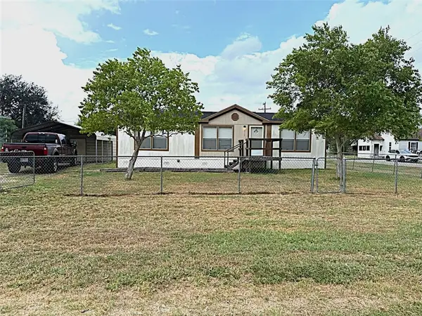215 Elsie Avenue, Agua Dulce, TX 78330