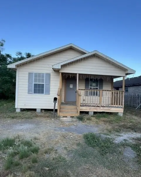 812 N King Street, Alice, TX 78332 - #2