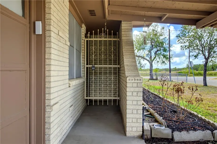 803 Avenue H, Sinton, TX 78387 - #3