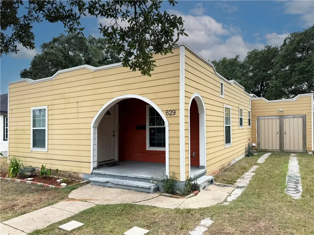 629 W Yoakum Avenue, Aransas Pass, TX 78336 - #1