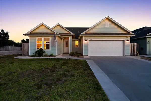 134 Broad Oak Drive, Rockport, TX 78382