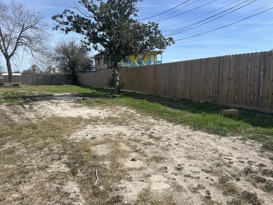 814 18th Street, Corpus Christi, TX 78405 - #3