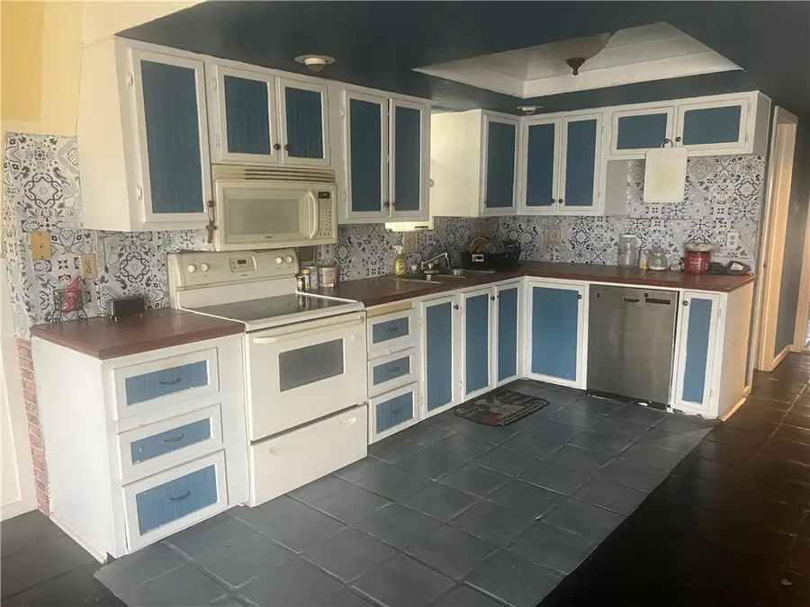 2653 Oak Grove, Beeville, TX 78102 - #3