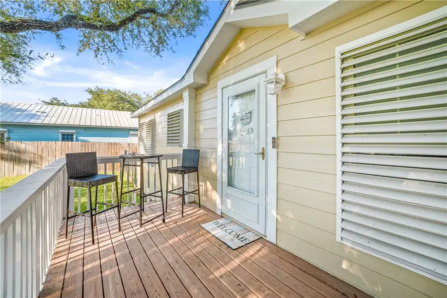 602 Pine Avenue, Rockport, TX 78382 - #2