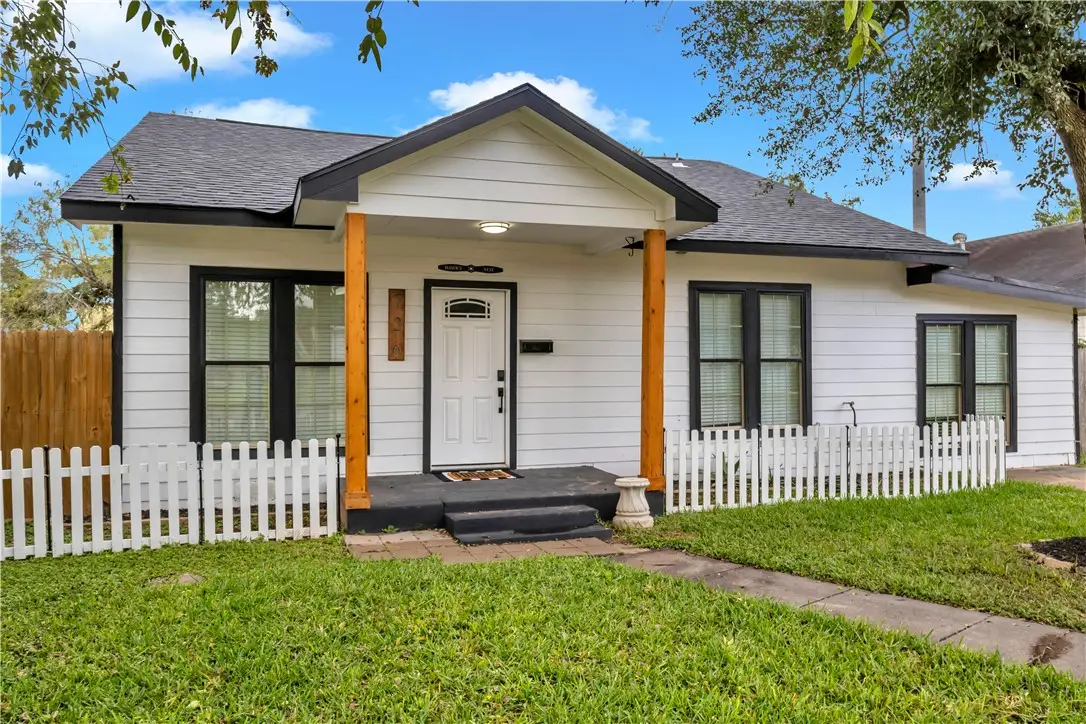 726 W Richard Avenue, Kingsville, TX 78363 - #1