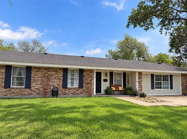 215 N Pasadena Drive, Kingsville, TX 78363