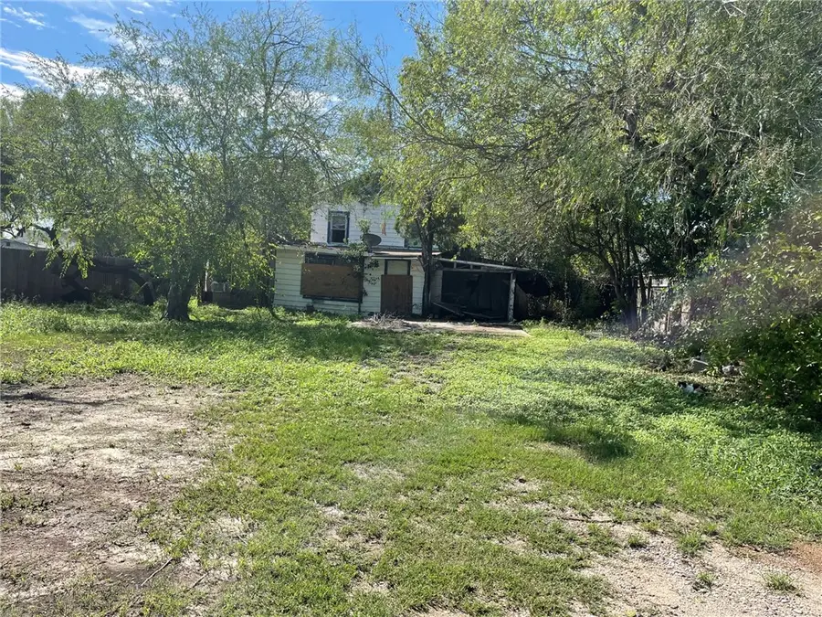 627 W Avenue B, Kingsville, TX 78363 - #2