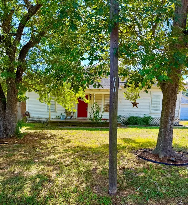 610 Burton Street, Woodsboro, TX 78393