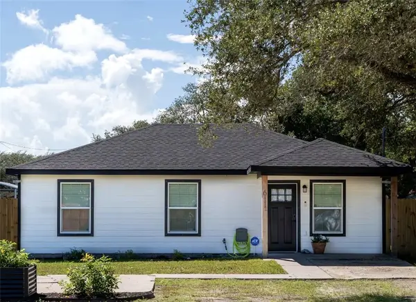 611 N Kossuth Street, Rockport, TX 78382