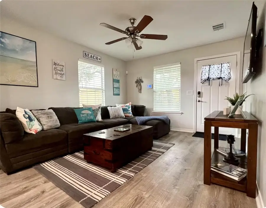 611 N Kossuth Street, Rockport, TX 78382 - #3