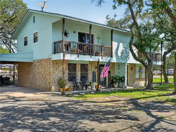 501 Traylor Boulevard, Rockport, TX 78382