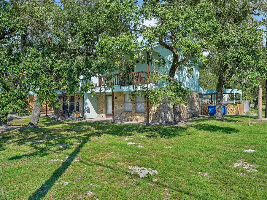 501 Traylor Boulevard, Rockport, TX 78382 - #3