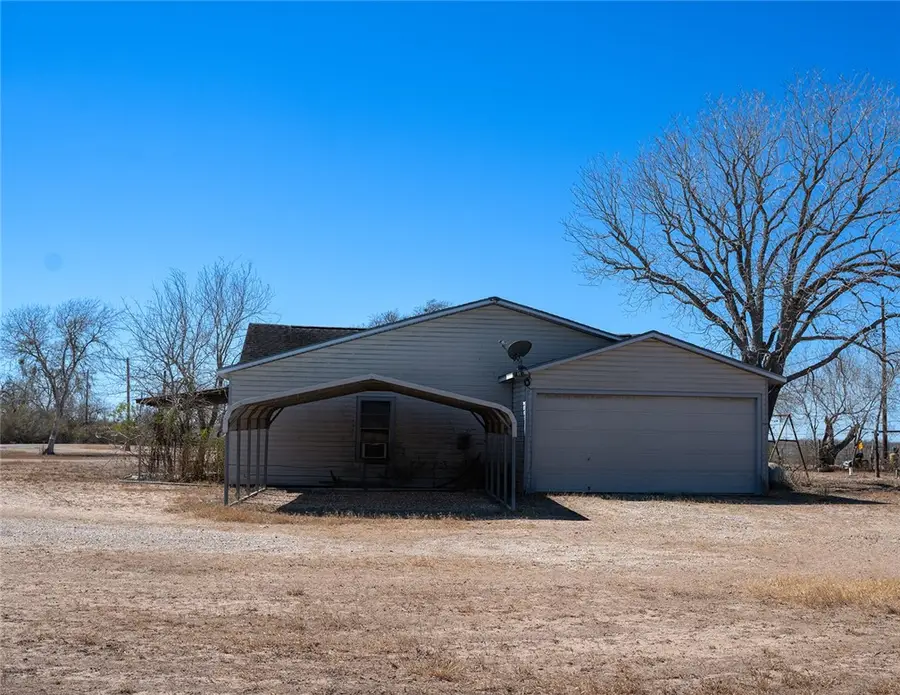 1580 Middle Rd, George West, TX 78022 - #3