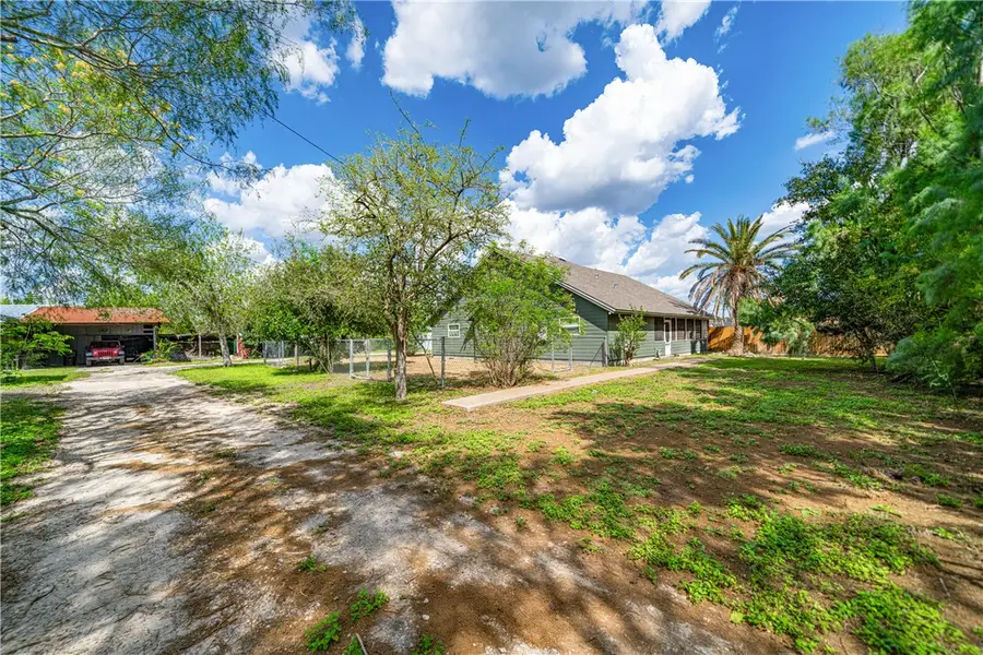 1220 W Johnston Avenue, Kingsville, TX 78363 - #2