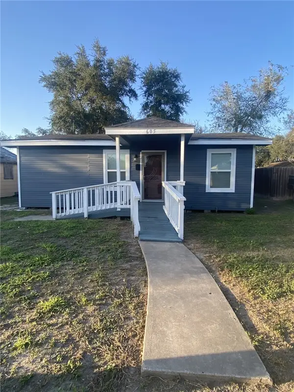 605 Hobbs Avenue, Alice, TX 78332