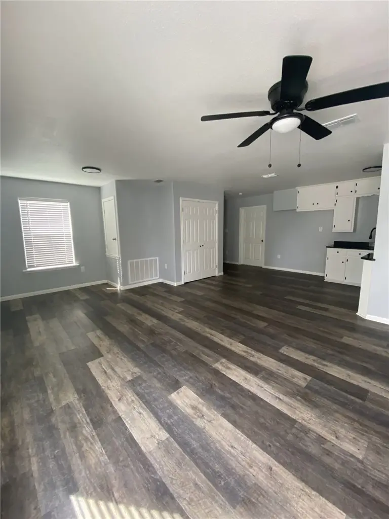 605 Hobbs Avenue, Alice, TX 78332 - #2
