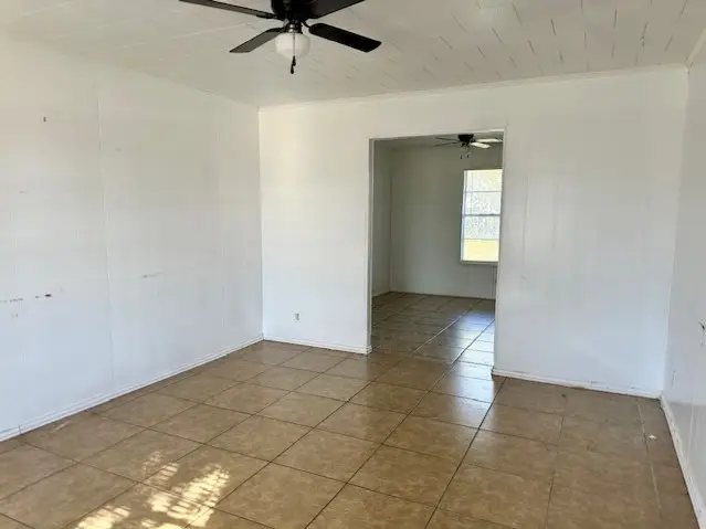 1907 S Tyler Street, Beeville, TX 78102 - #3