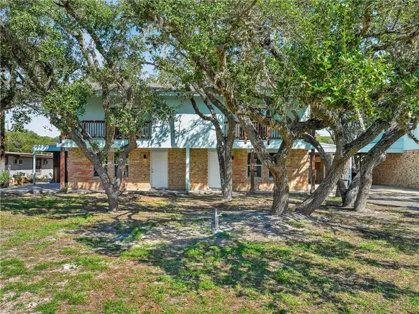 503 Traylor Boulevard, Rockport, TX 78382
