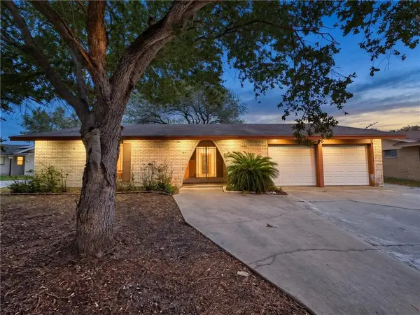 1025 S 21st Street, Kingsville, TX 78363
