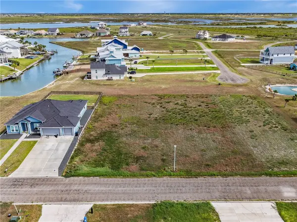 11 Westpointe Drive, Rockport, TX 78382