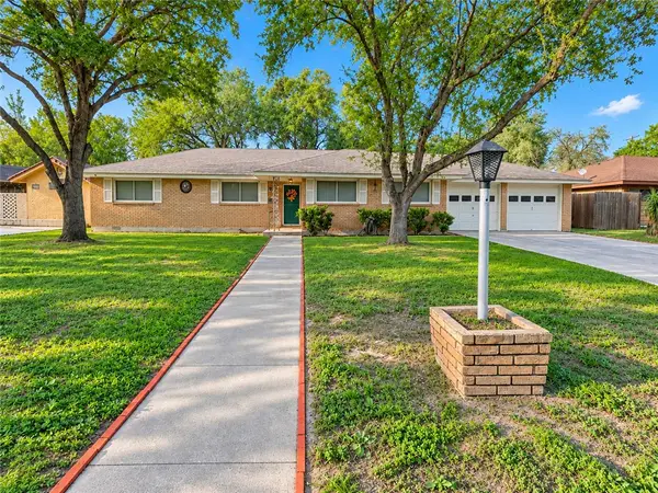 1701 Rose Drive, Alice, TX 78332