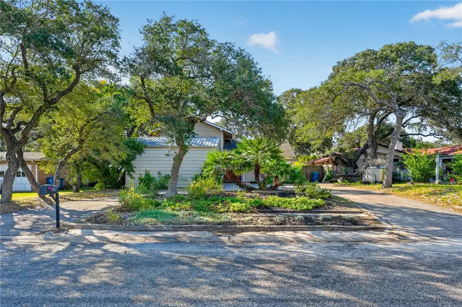 1407 Shadyside Dr, Rockport, TX 78382 - #2
