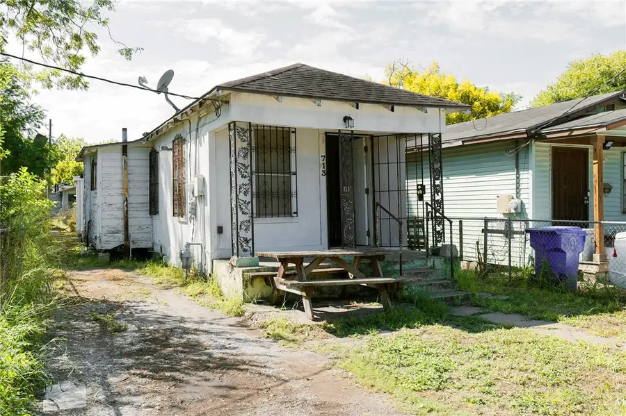 713 25th Street, Corpus Christi, TX 78405 - #3