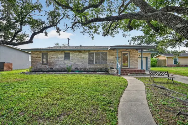 360 Woodlawn Street, Sinton, TX 78387