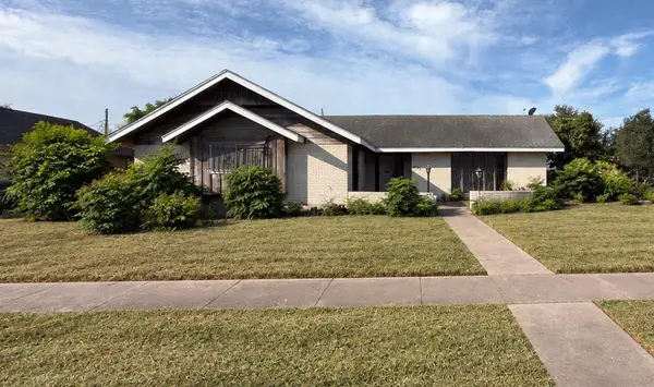 3221 Casa Bonita Drive, Corpus Christi, TX 78411